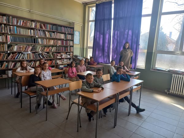 Read more about the article Час у школској библиотеци